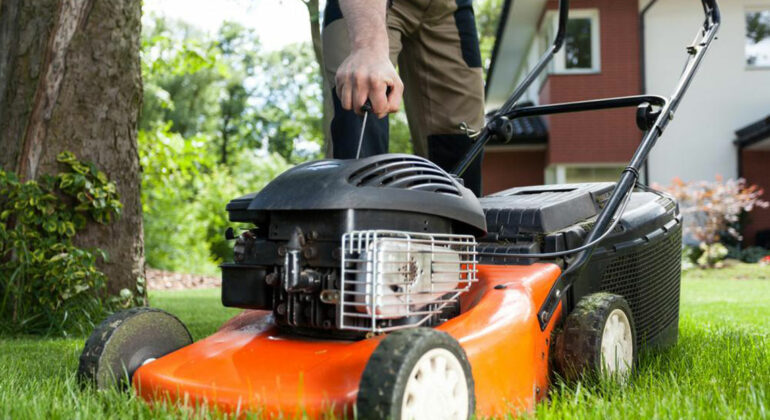 4 benefits of using zero turn lawn mowers