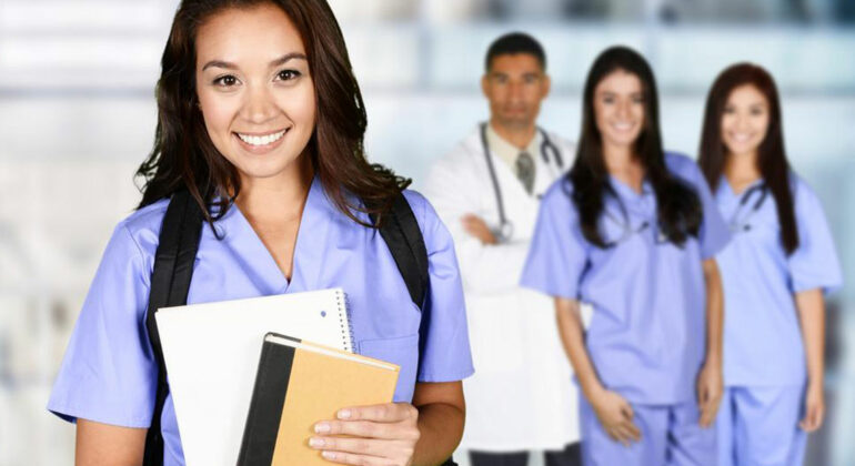 Different types of courses offered by nursing schools in the US