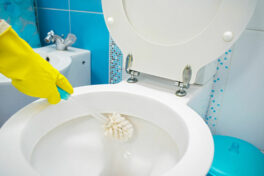 14 common mistakes to avoid while cleaning the bathroom