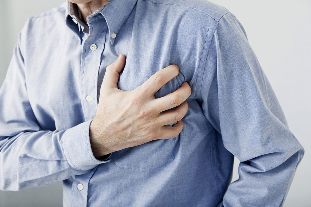 8 warning signs of heart attack to not ignore