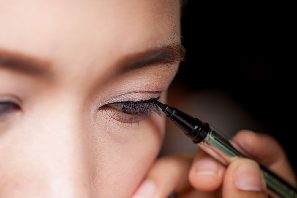5 common mistakes made while applying eyebrow makeup